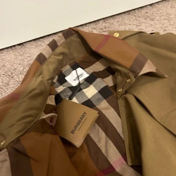 Burberry trench coat brand new never worn original price 2,590